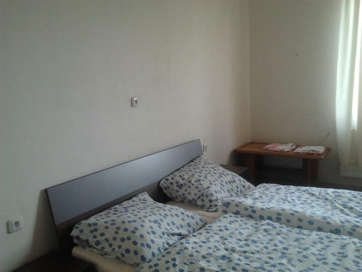 Apartman Ella - Tabor -Cz - U Stadionu Miru 1735 Buitenkant foto