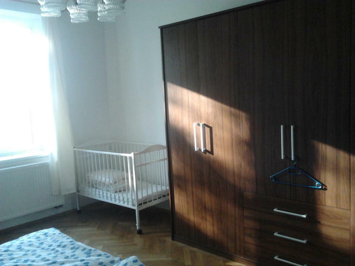 Apartman Ella - Tabor -Cz - U Stadionu Miru 1735 Buitenkant foto