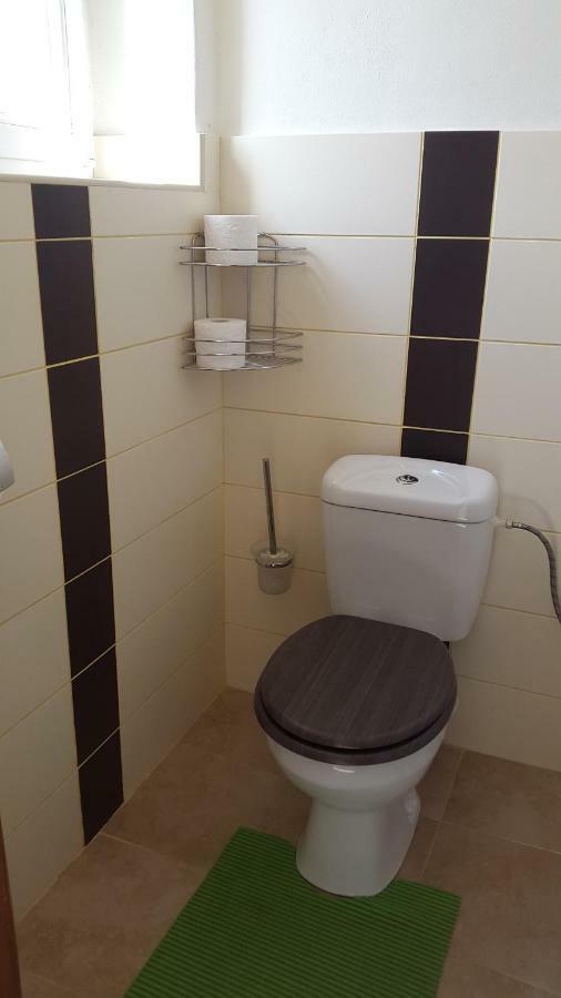 Apartman Ella - Tabor -Cz - U Stadionu Miru 1735 Buitenkant foto