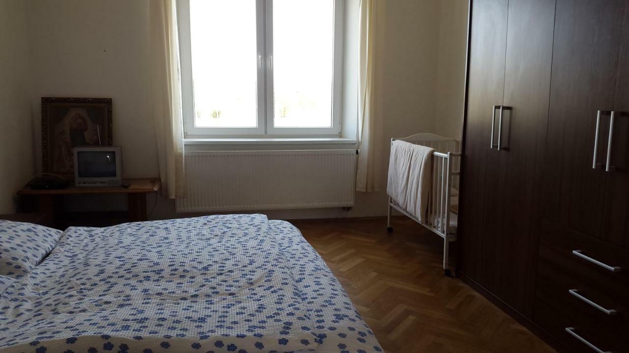 Apartman Ella - Tabor -Cz - U Stadionu Miru 1735 Buitenkant foto